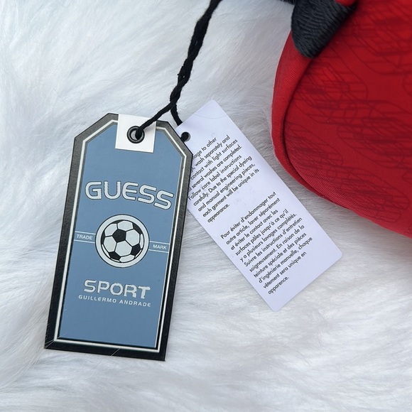 New GUESS USA Belt Bag/Crossbody Bag - Picture 3 of 7